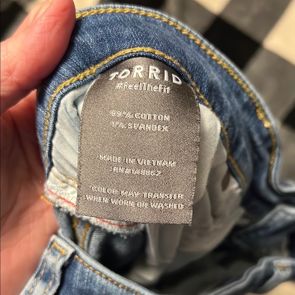 Torrid #Feelthefit Crop Boyfriend Vintage Stretch Blue Distressed Jeans size 22 - Picture 15 of 15